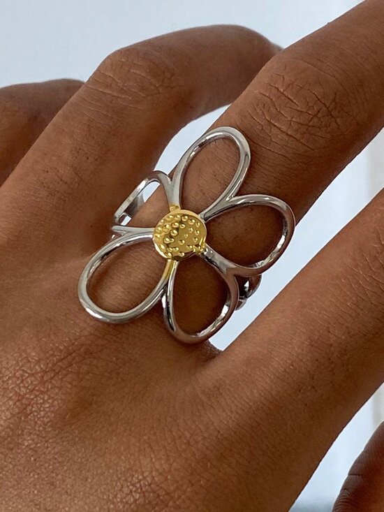 The Daisy Ring - Picture 3 of 8